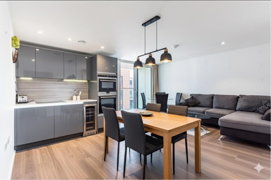 3 bed property in Buckhold Road, London